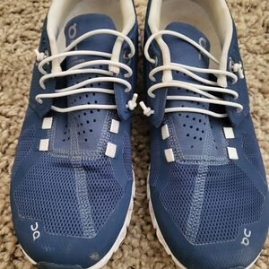 On Running Cloud 5 Denim and White Size 6.5